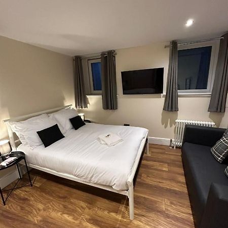 Modern Double Room With Sofa Edinburg Exteriör bild