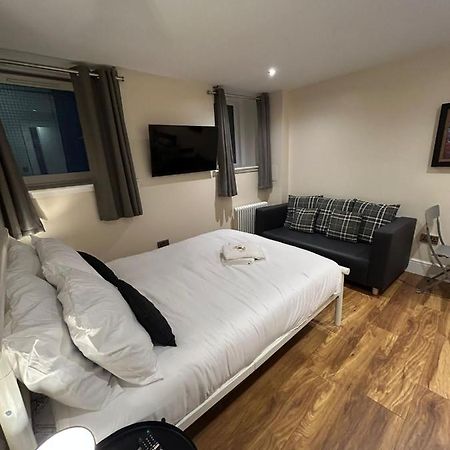 Modern Double Room With Sofa Edinburg Exteriör bild