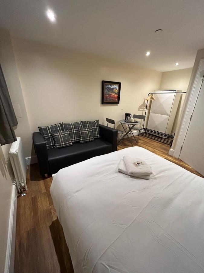 Modern Double Room With Sofa Edinburg Exteriör bild