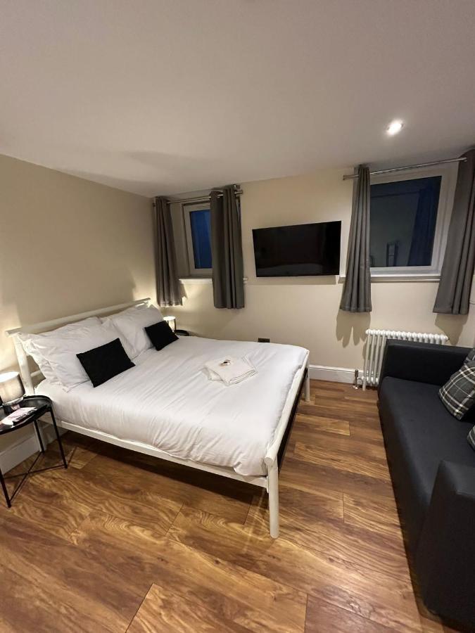 Modern Double Room With Sofa Edinburg Exteriör bild